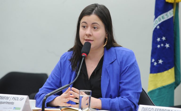 Projeto suspende salários de militares condenados por violência contra mulheres