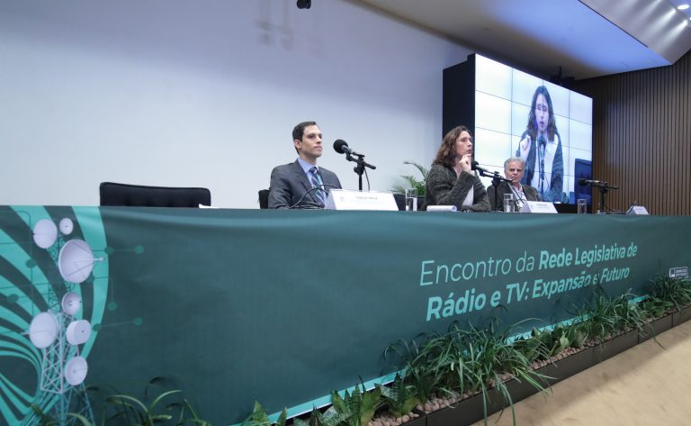 Rádios Legislativas em Expansão: Seminário na Câmara Discute Futuro e Atrai Novos Municípios