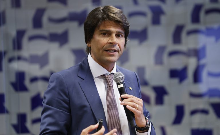 Reforma administrativa: GT propõe mudanças em concursos e gratificações