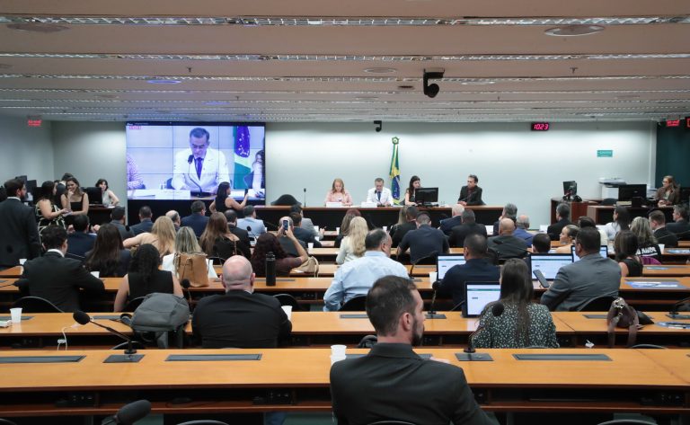 Relator admite rever parecer sobre exclusividade médica em procedimentos estéticos