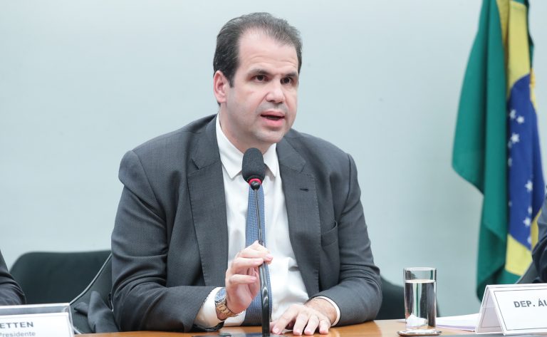 Relator apresenta parecer sobre mudanças no Código de Trânsito na próxima quarta