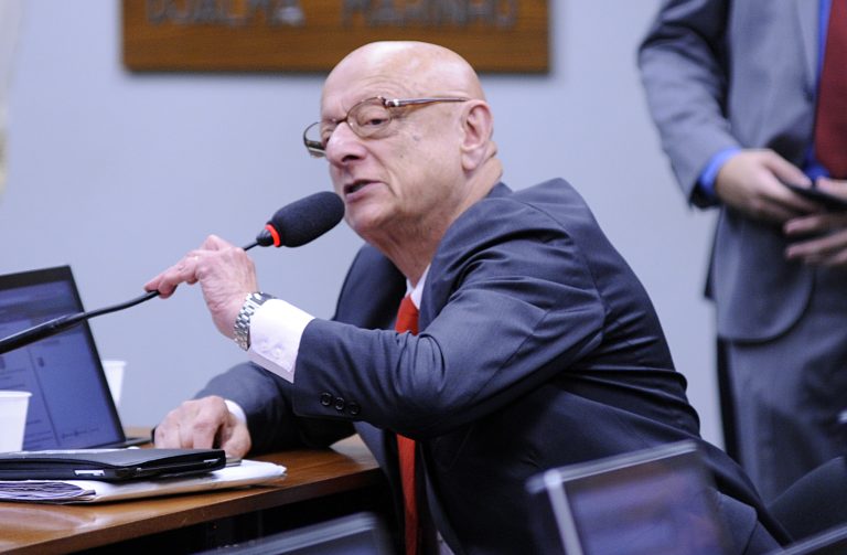 Relator de defesa pede recomposição de R$ 102 mi cortados do Orçamento 2026