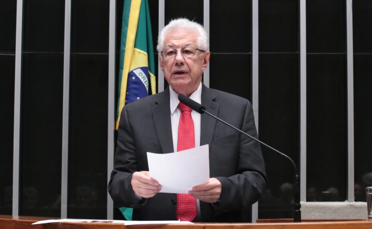 Repasse de R$ 61 milhões de Vorcaro a Flávio Bolsonaro intensifica pedidos por CPI
