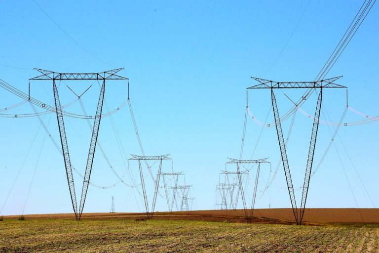 Risco de sobrecarga na rede elétrica brasileira será tema de audiência na Câmara