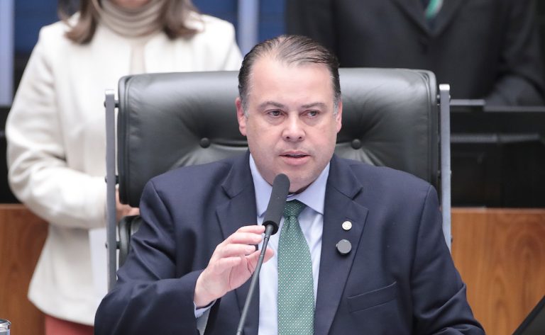 Sancionada lei que cria campanha Julho Laranja para avaliação ortodôntica infantil