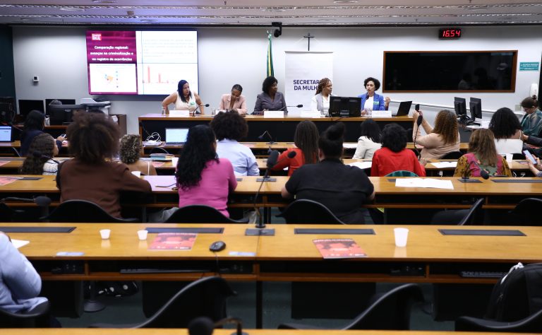 Secretaria da Mulher da Câmara lança campanha Março Mulher 2026