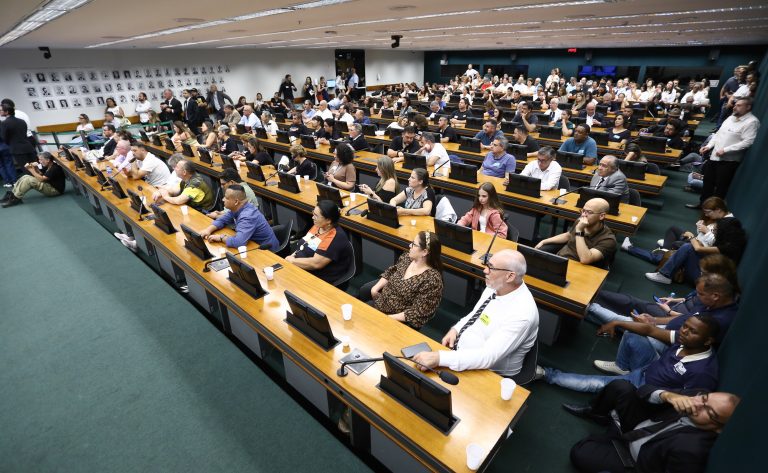 Secretário defende nova política de CNH com instrutores autônomos