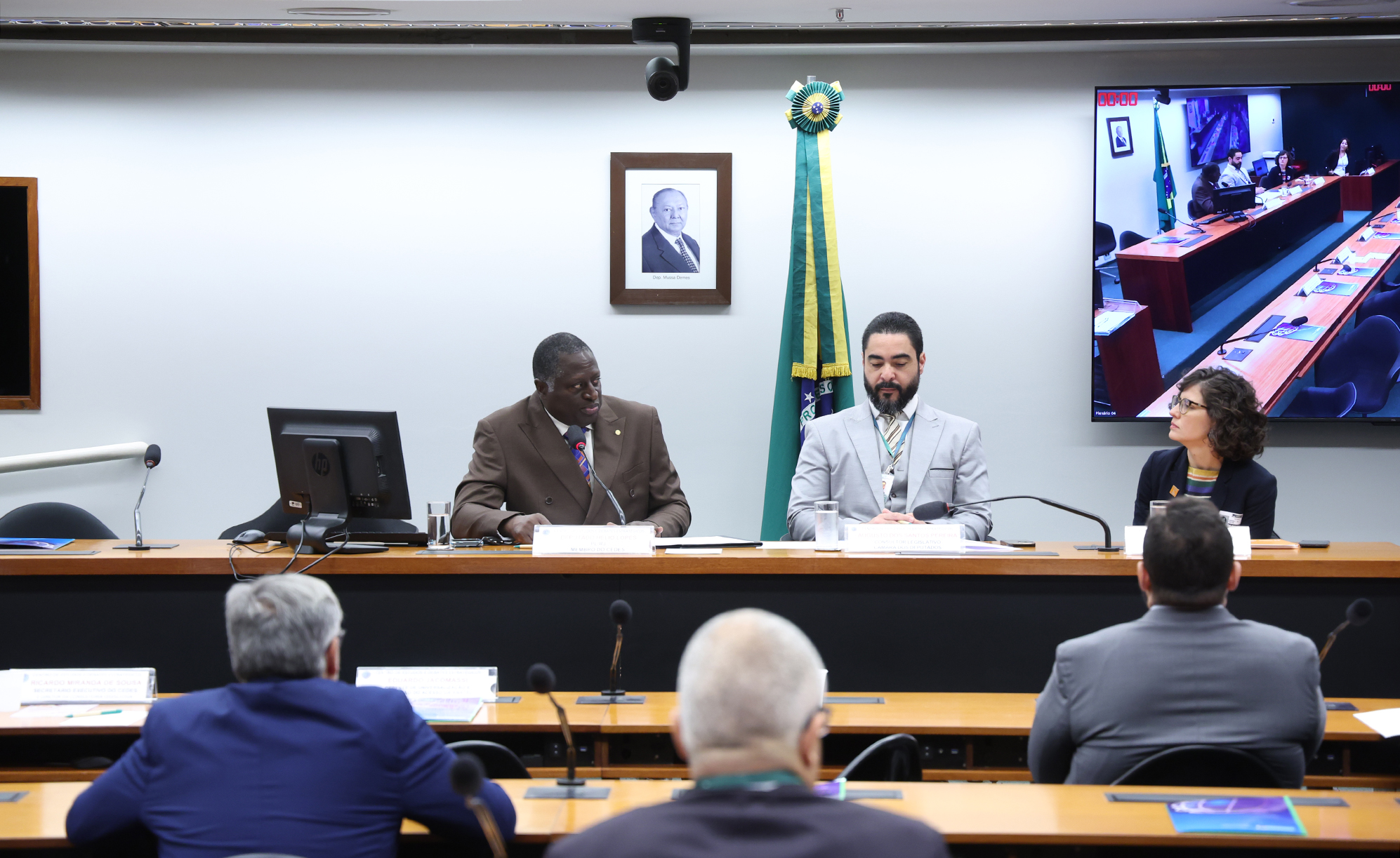Seminário defende inclusão digital e escuta comunitária na reurbanização de favelas