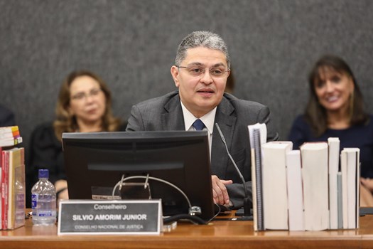 Silvio Amorim Júnior toma posse como conselheiro do CNJ com presença da OAB