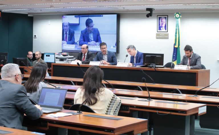 Sistema Nacional de Educação ganha apoio em seminário na Câmara, mas debatedores pedem ajustes