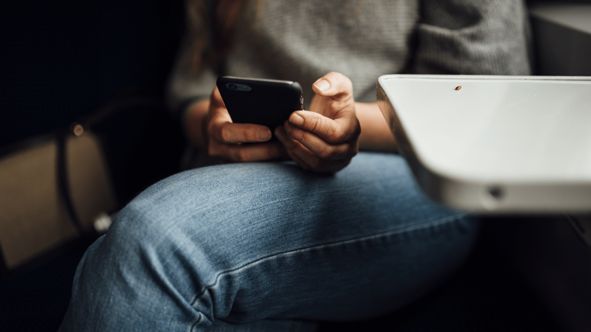 Sua conta foi desativada. Mas qual regra você violou? O silêncio das plataformas digitais e os limites do poder de exclusão