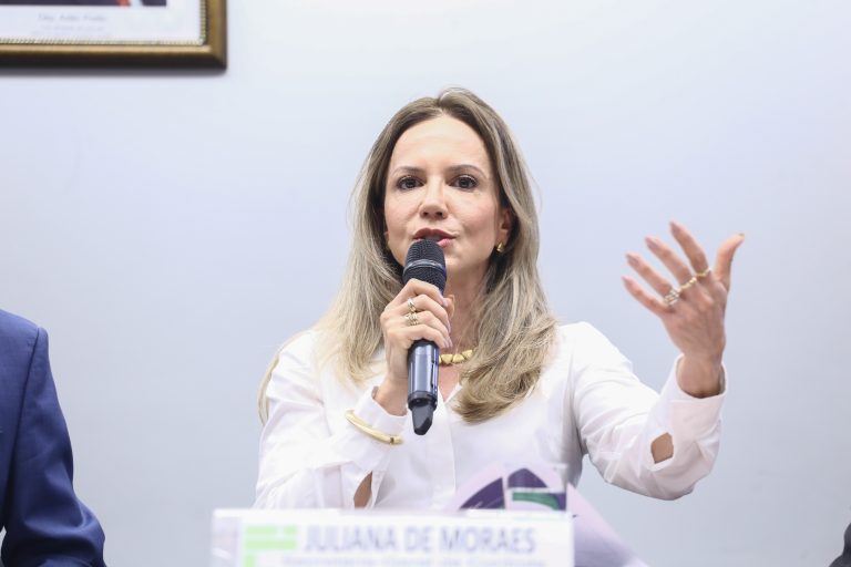 TCU economiza R$ 3 bi em 4 anos cortando salários acima do teto constitucional