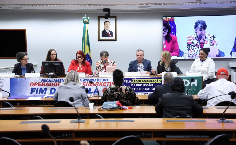 Telemarketing: trabalhadores denunciam precarização e pedem regulamentação na Câmara
