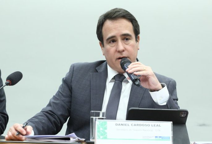 Tesouro Nacional: Brasil cresce 3% ao ano e dívida cai a partir de 2029