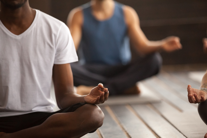 TST condena Sesc por dispensar instrutor de yoga 5 dias antes das férias
