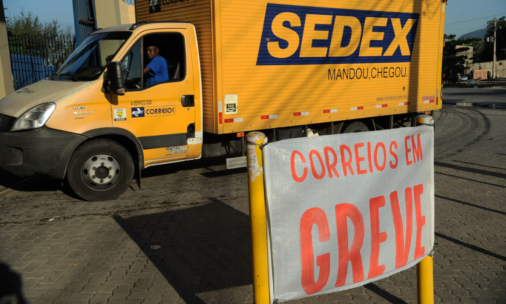 TST confirma: Correios não podem punir carteiro por participação em greve pacífica