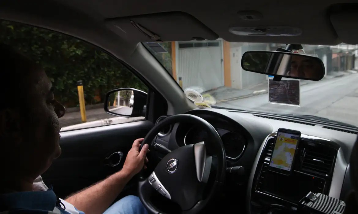 TST determina que Uber e iFood informem sobre rendimentos de devedores trabalhistas para penhora