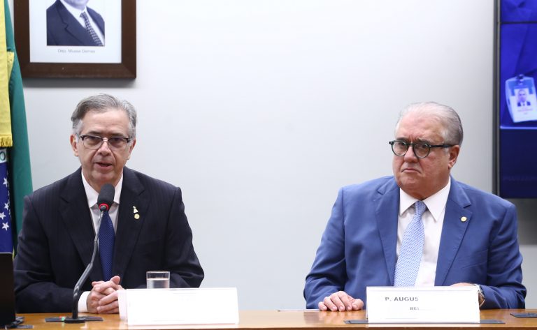 TST e Ministério do Trabalho debatem regulamentação de motoristas de aplicativo na Câmara