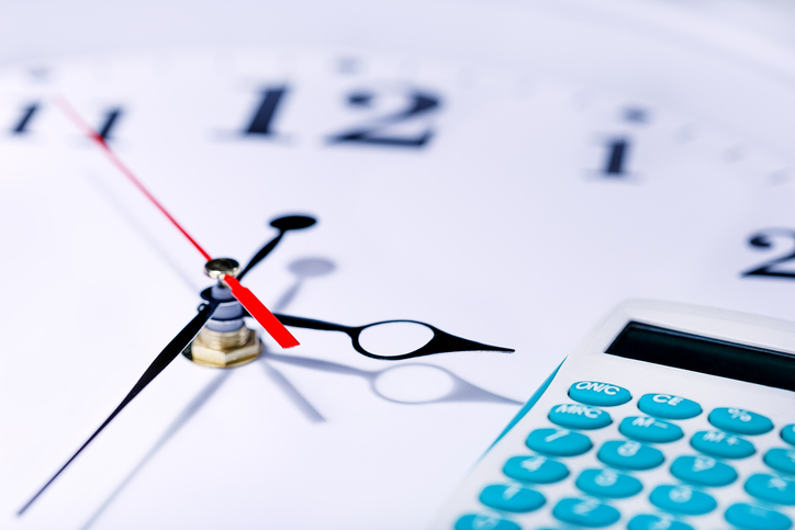 TST esclarece: empresa não pode descontar horas devidas do salário com banco positivo