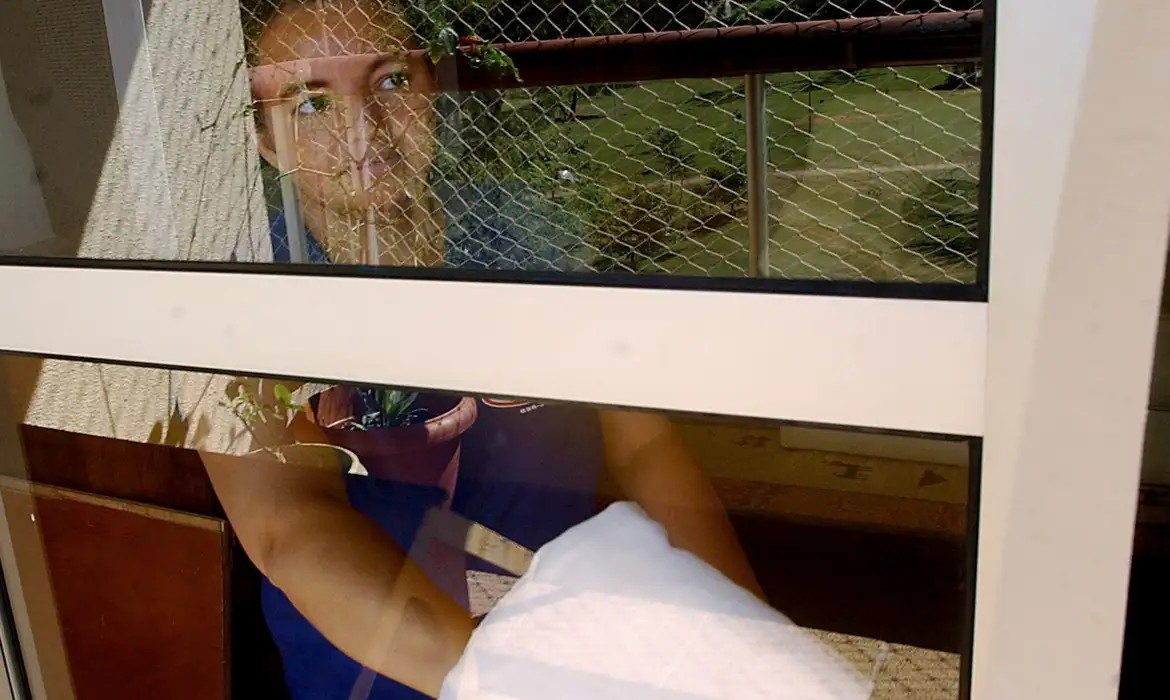 TST garante horas extras a doméstica por falta de controle de jornada