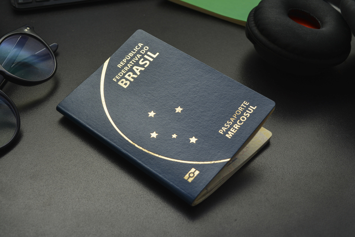 TST libera passaporte de piloto influencer após habeas corpus por dívida trabalhista