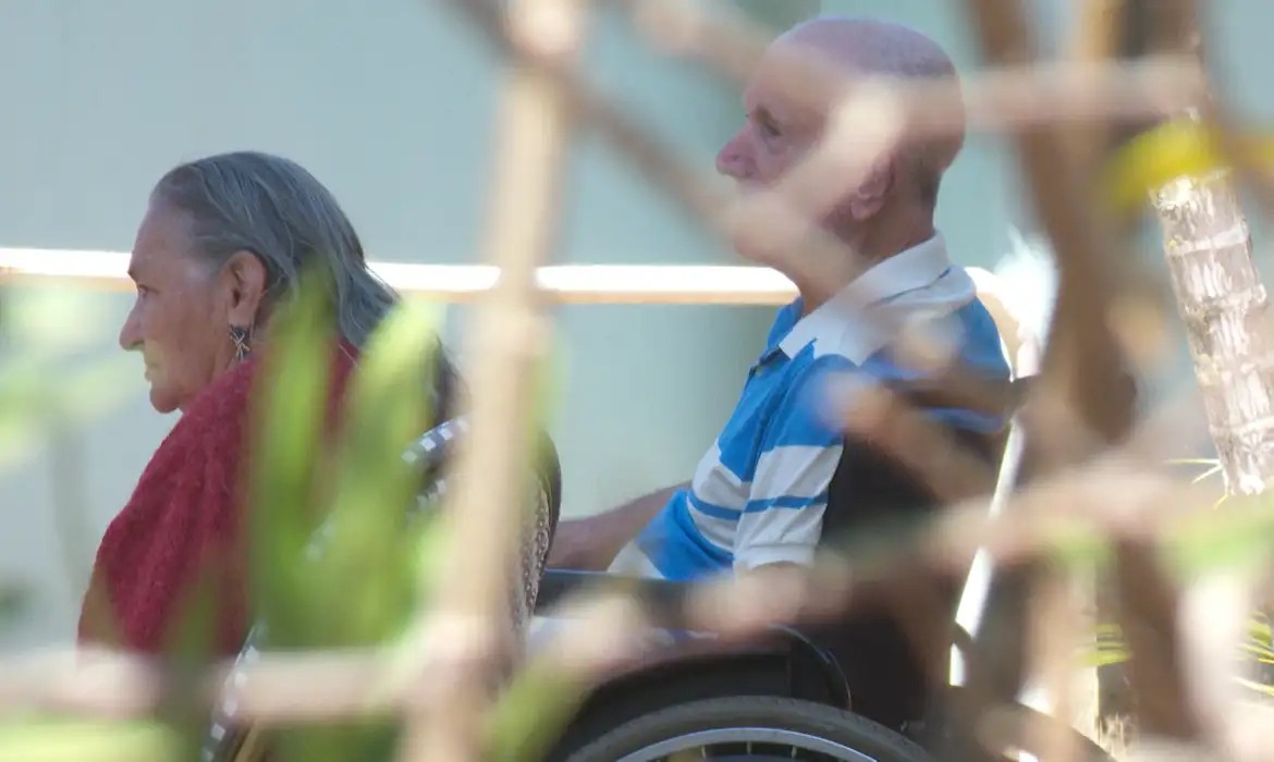 TST nega adicional de insalubridade para cuidador de idosos em Campinas