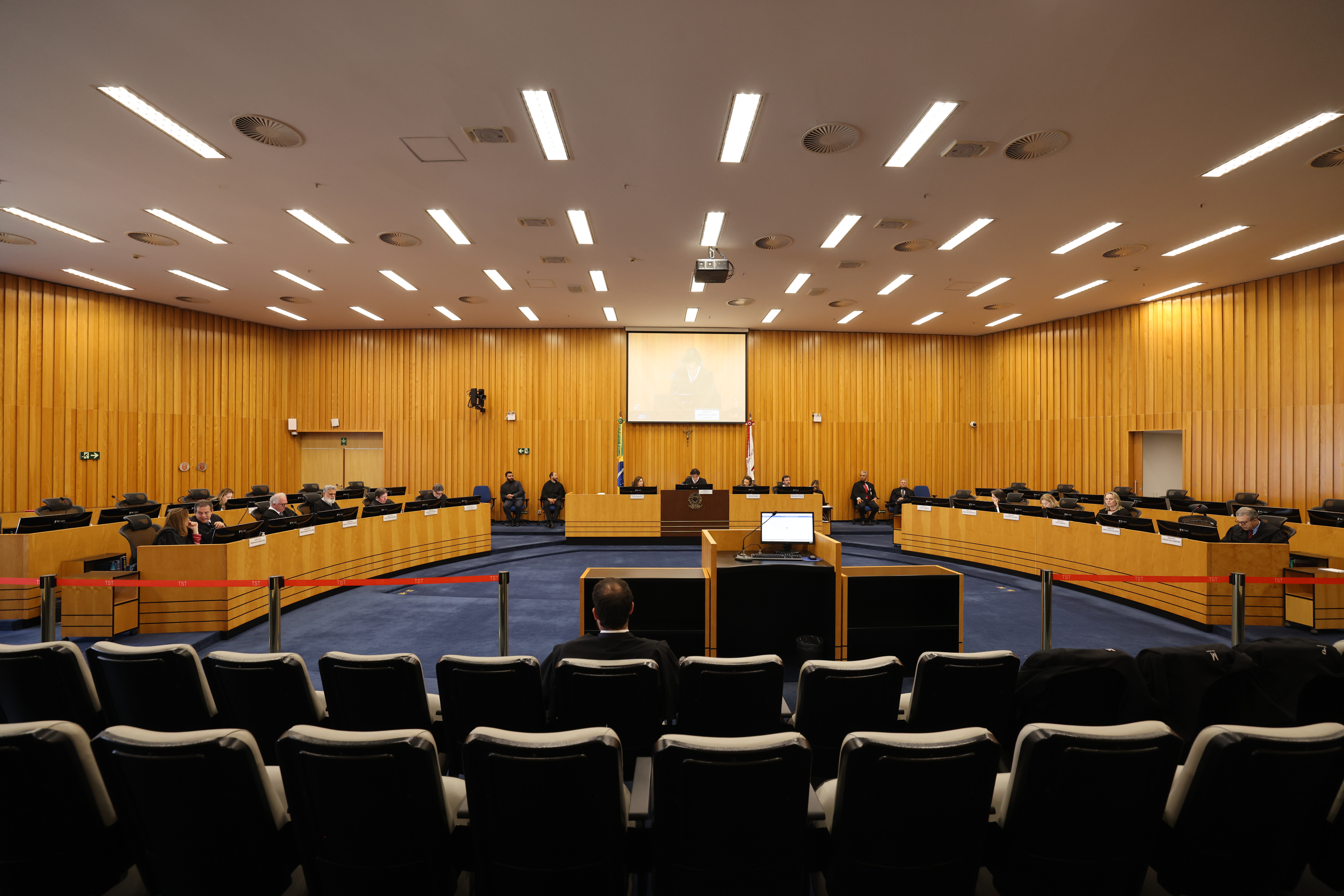 TST realiza audiência sobre cálculo de hora extra para motoristas de caminhão