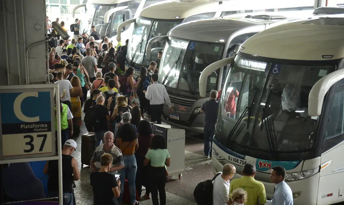 TST valida turno de revezamento de 8h em empresa de ônibus